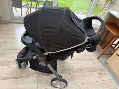Coche de bebé Britax B-Agile negro en buen estado - miniatura 2