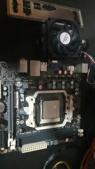 Placa Madre ECS A55F-M3 con Procesador AMD A4-3400 - miniatura 2
