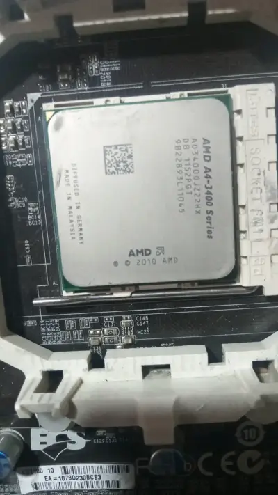Placa Madre ECS A55F-M3 con Procesador AMD A4-3400 - miniatura 3