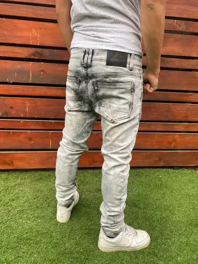 Jeans de hombre desgastados estilo casual - miniatura 2
