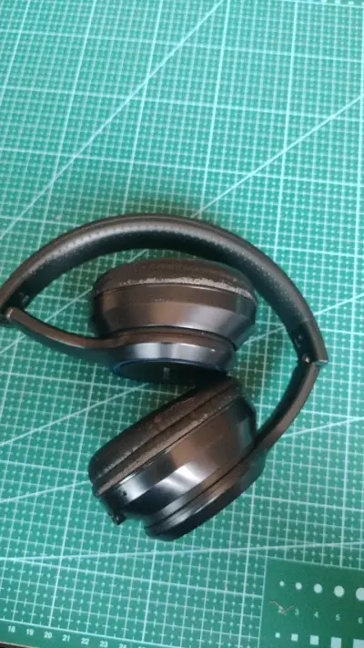 Auriculares inalámbricos negros diadema ajustab - miniatura 2