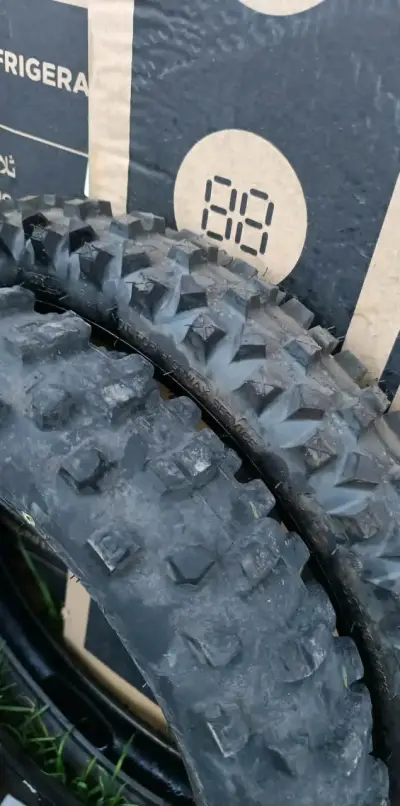 Neumático de moto 80/100-21 Runner - miniatura 3