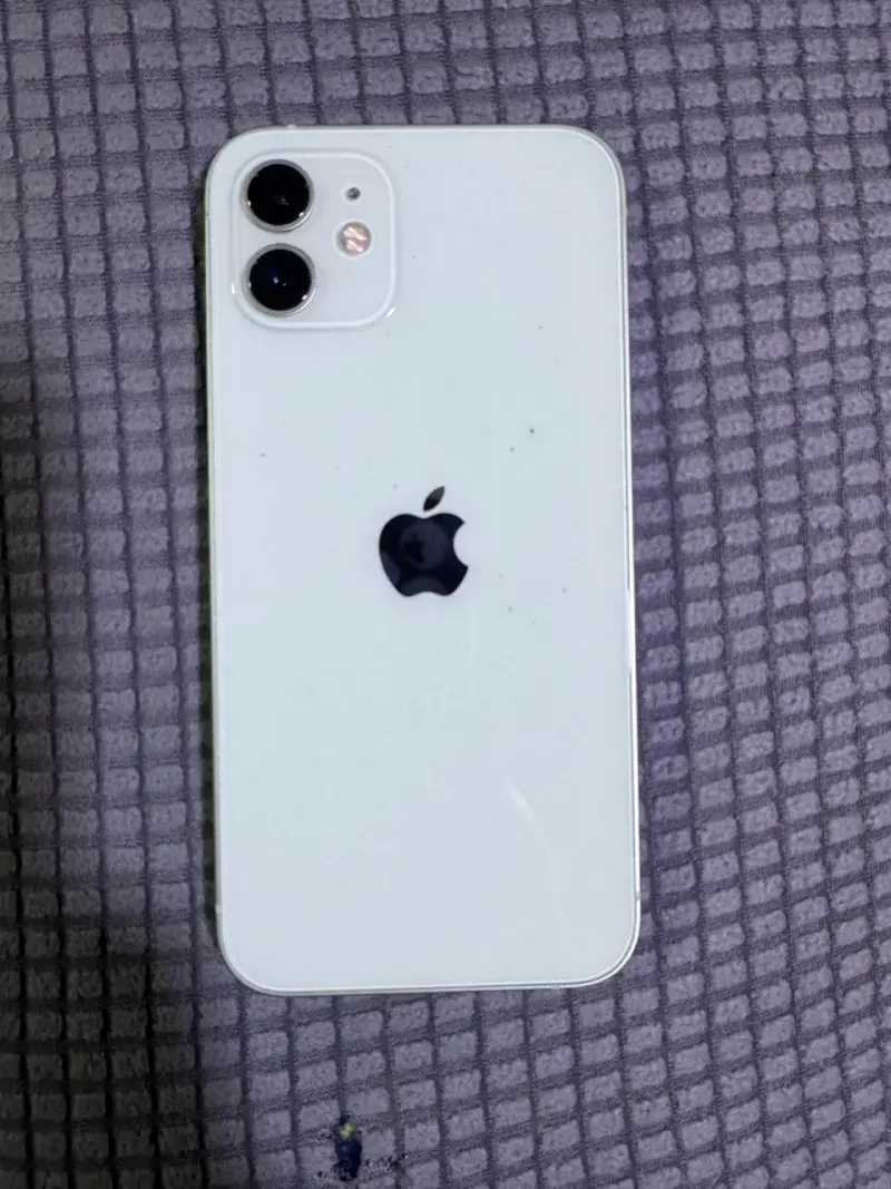 iPhone 12 en Buen Estado - 2