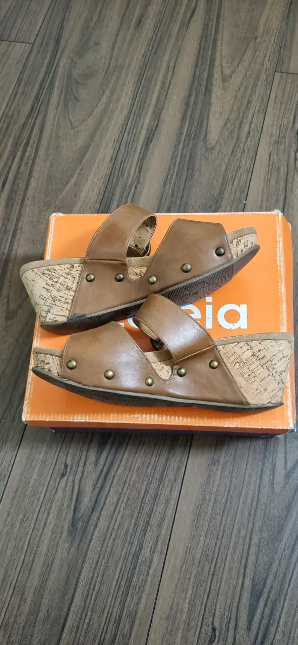 Sandalias de cuña marrón para mujer - 1