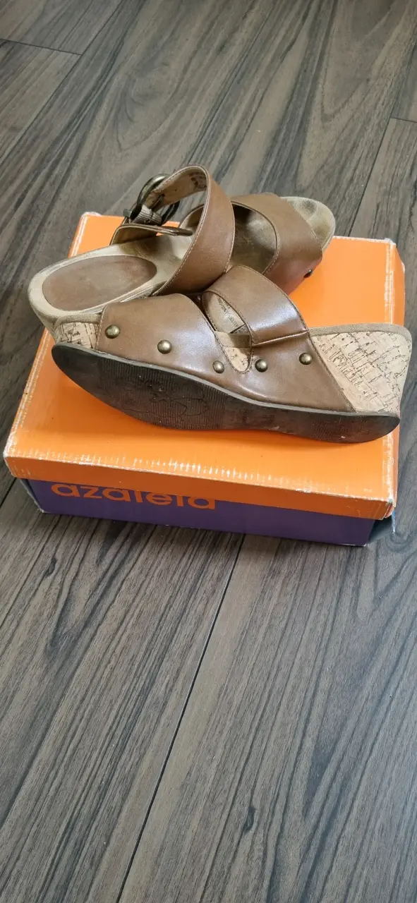 Sandalias de cuña marrón para mujer - 2