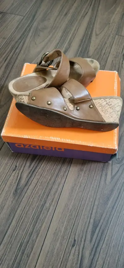 Sandalias de cuña marrón para mujer - miniatura 2