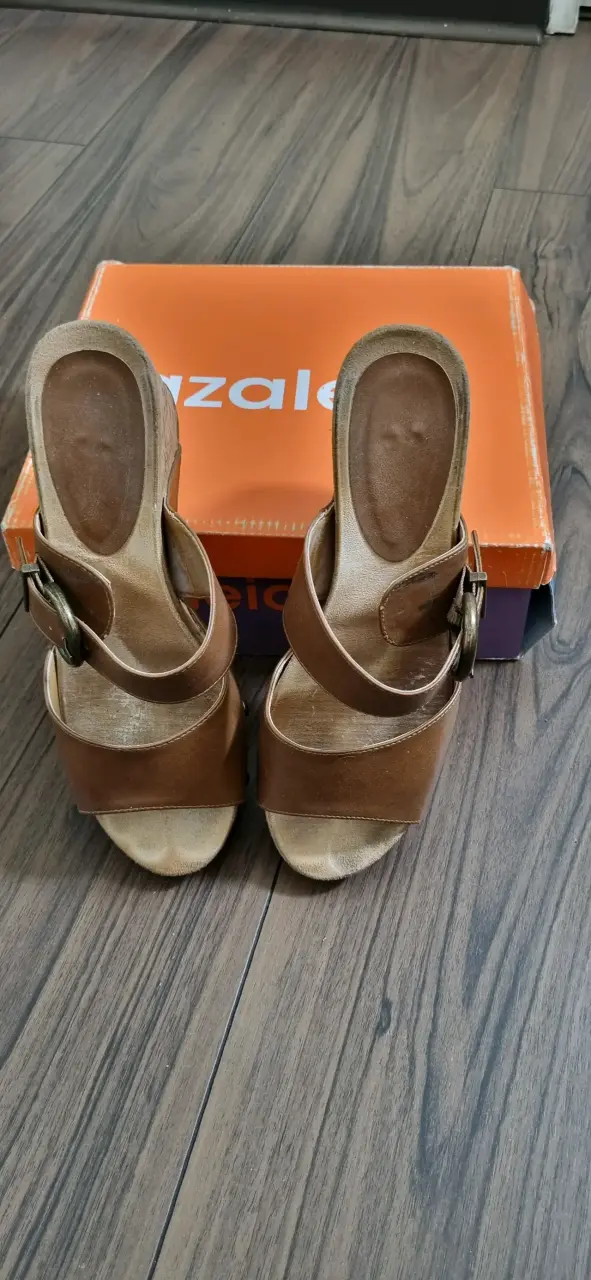 Sandalias de cuña marrón para mujer - 5