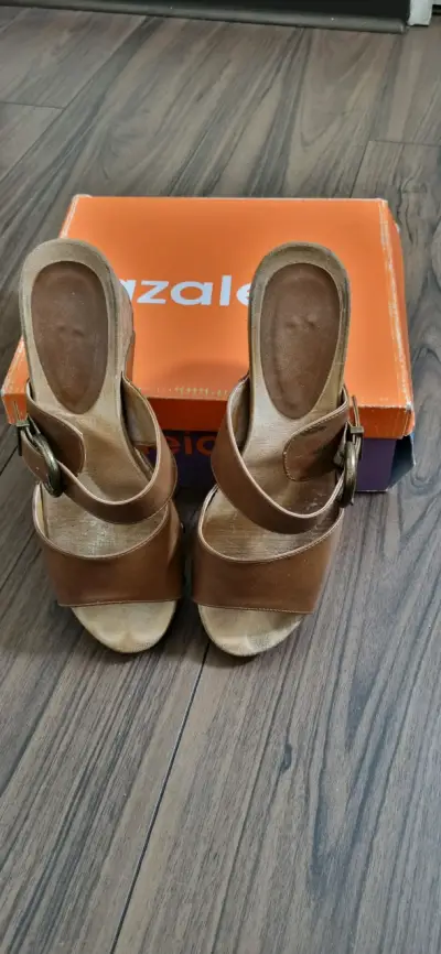 Sandalias de cuña marrón para mujer - miniatura 5