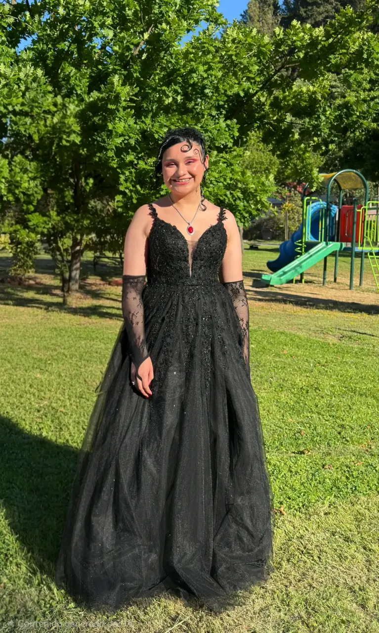 Vestido de gala negro estilo princesa con corset - 2
