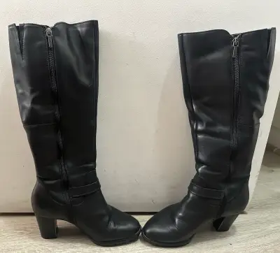 Botas negras de cuero con tacón alto - miniatura 3