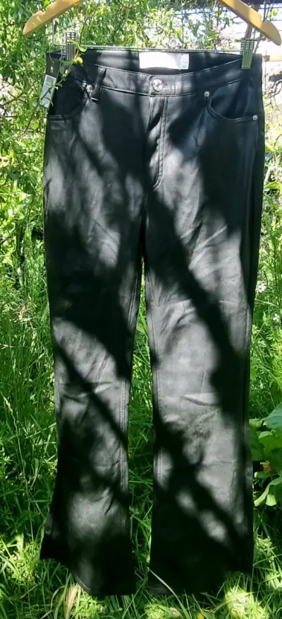 Pantalones negros de cuero sintético Bershka - miniatura 1