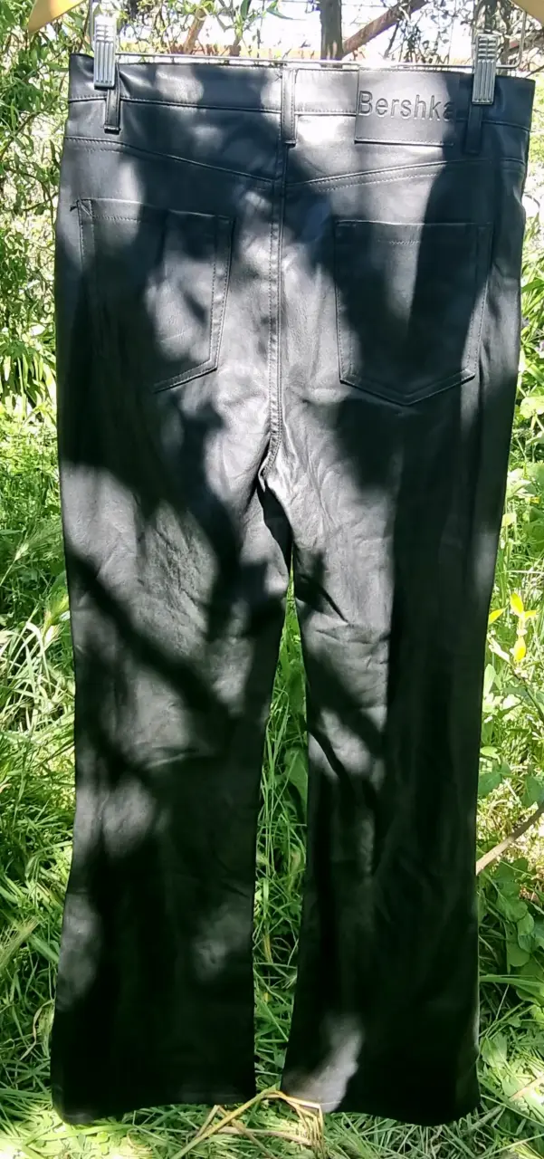 Pantalones negros de cuero sintético Bershka - 3