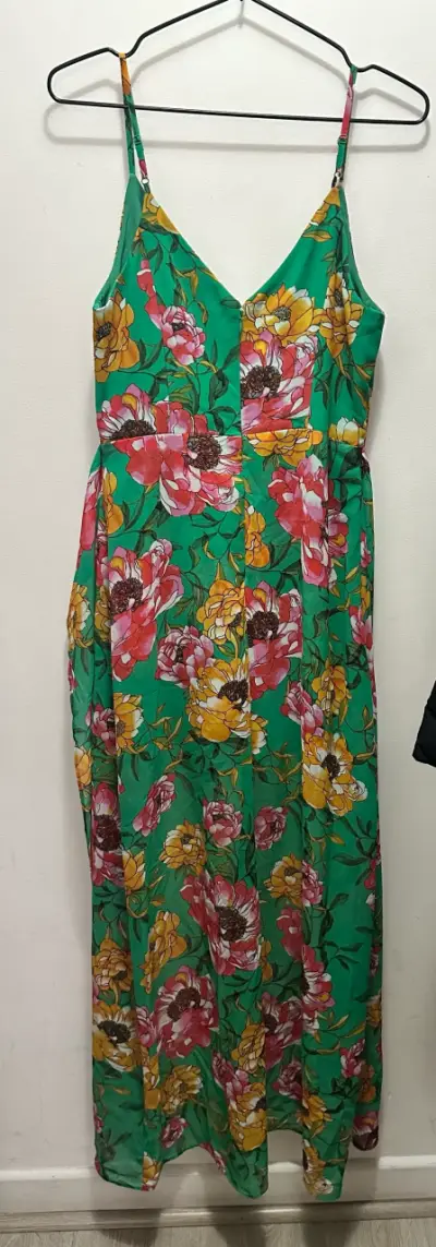 Vestido largo floral con tirantes - miniatura 1