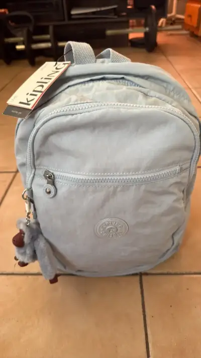 Mochila Kipling azul claro con llavero de mono - miniatura 1