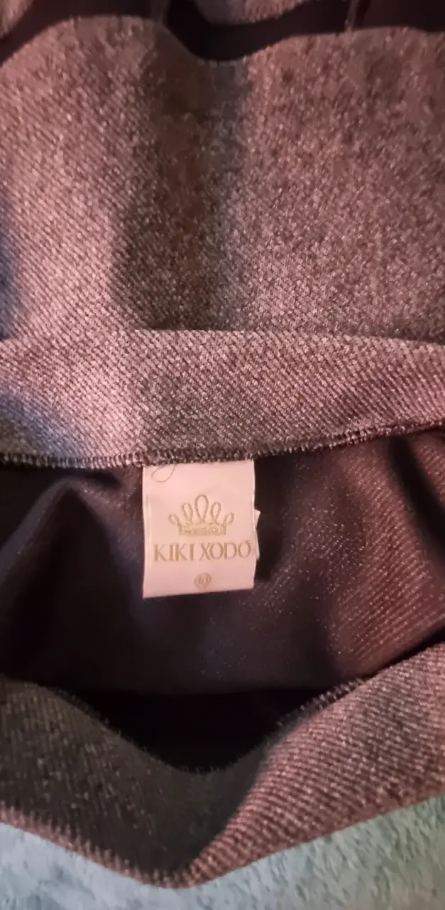 Falda corta gris con volantes Kiki Xodo talla 10 - 3