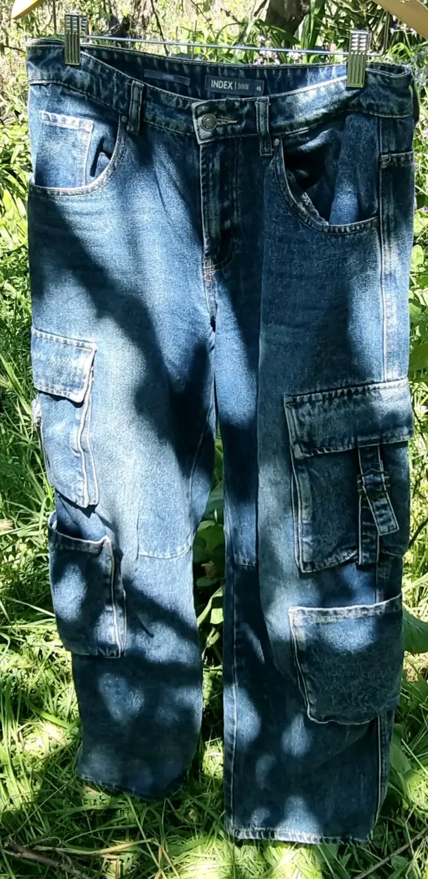 Jeans cargo de mezclilla azul para hombre - 1