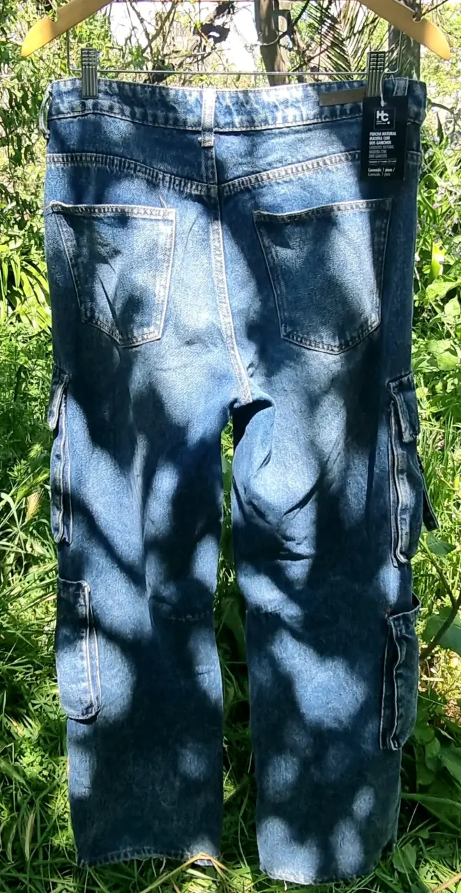 Jeans cargo de mezclilla azul para hombre - 2