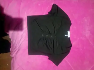Blusa negra con botones para mujer - miniatura 1
