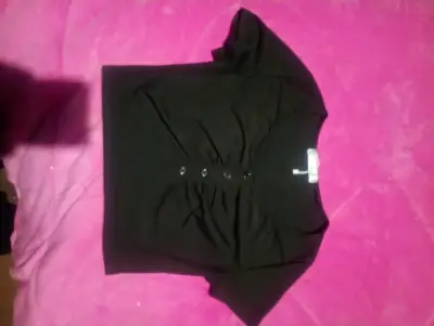 Blusa negra con botones para mujer - miniatura 2