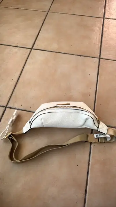 Riñonera blanca Michael Kors con detalles dorados - miniatura 2