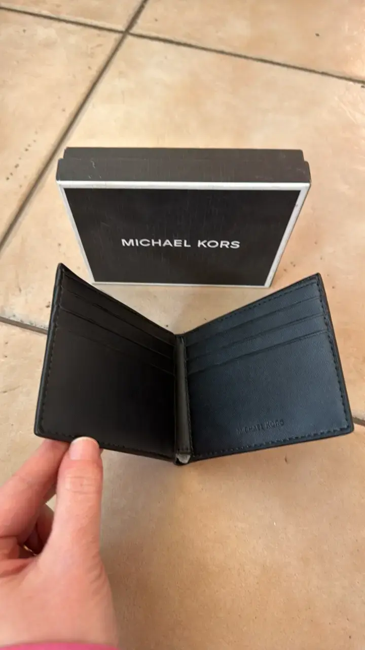 Billetera Michael Kors negra con logo - 2
