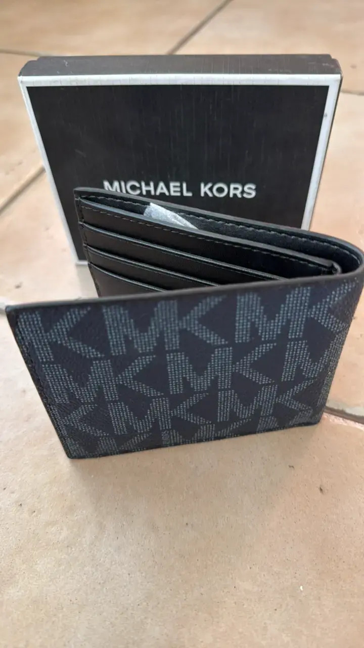Billetera Michael Kors negra con logo - 3