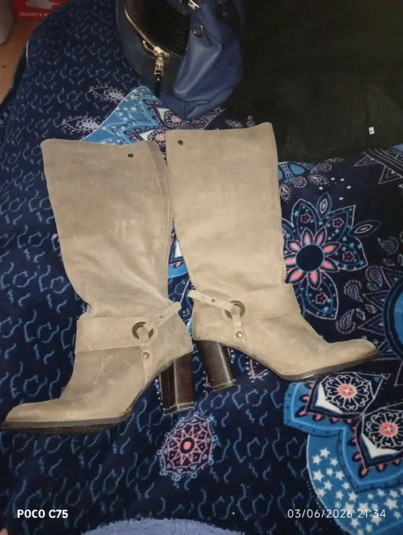 Botas de cuero beige con tacón alto - 1