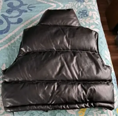 Chaleco acolchado negro sin mangas para invierno - miniatura 2