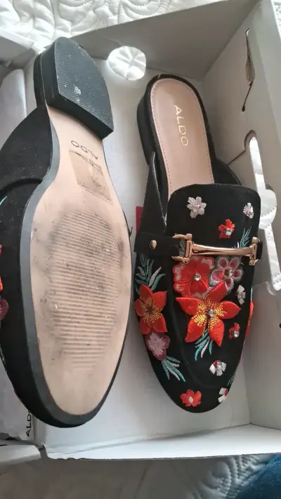 Mules bordados florales Aldo en negro - miniatura 2
