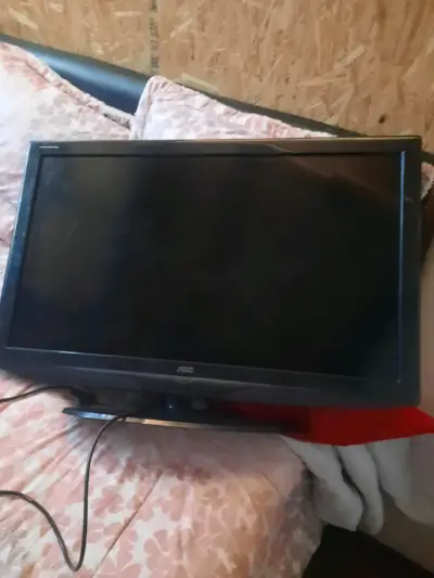 Televisor AOC de 32 pulgadas en buen estado - miniatura 1
