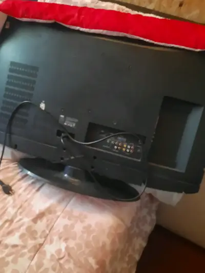 Televisor AOC de 32 pulgadas en buen estado - miniatura 5