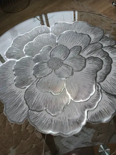 Individual de PVC con diseño floral dorado - miniatura 2