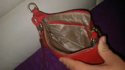Bolso rojo con correa dorada Michael Kors - miniatura 2