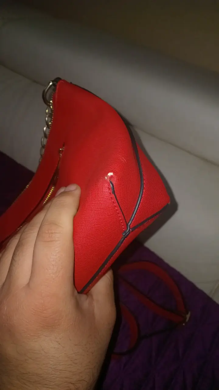 Bolso rojo con correa dorada Michael Kors - 4