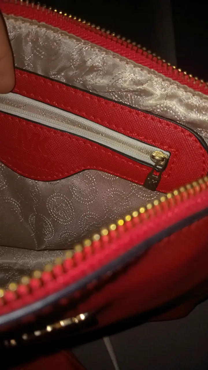 Bolso rojo con correa dorada Michael Kors - 9