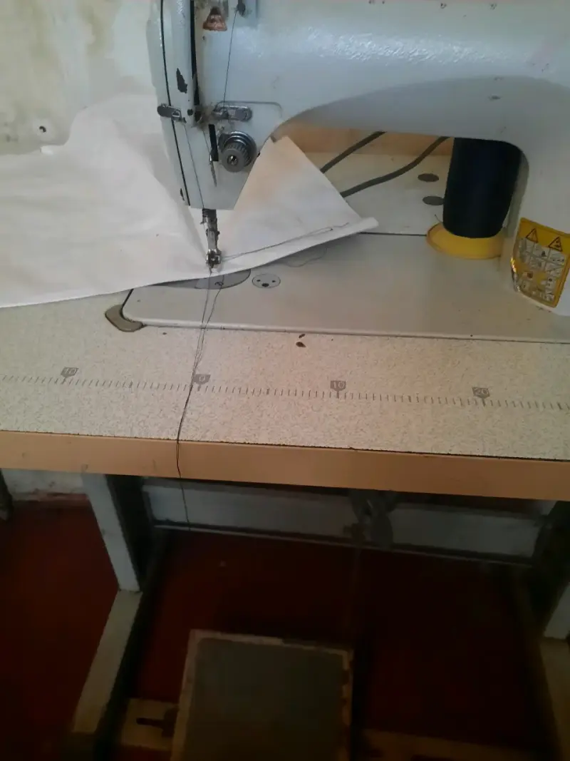 Máquina de Coser Industrial Gemsy con Mesa - 3