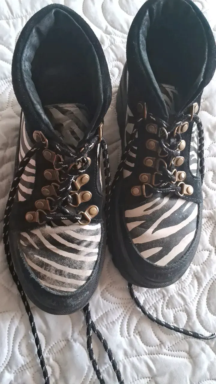 Botas de plataforma con diseño de cebra - 1