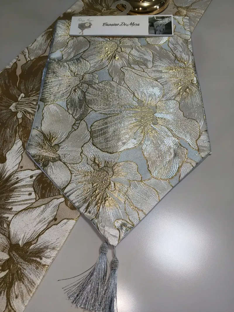 Camino de mesa decorativo con diseño floral dorado - 2