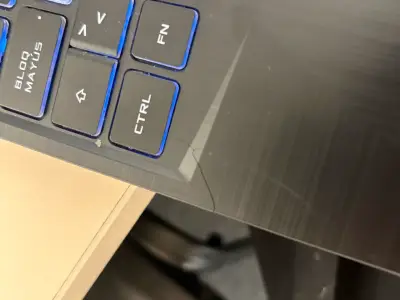 Laptop ASUS con Intel i5 y NVIDIA GTx1650 - miniatura 4