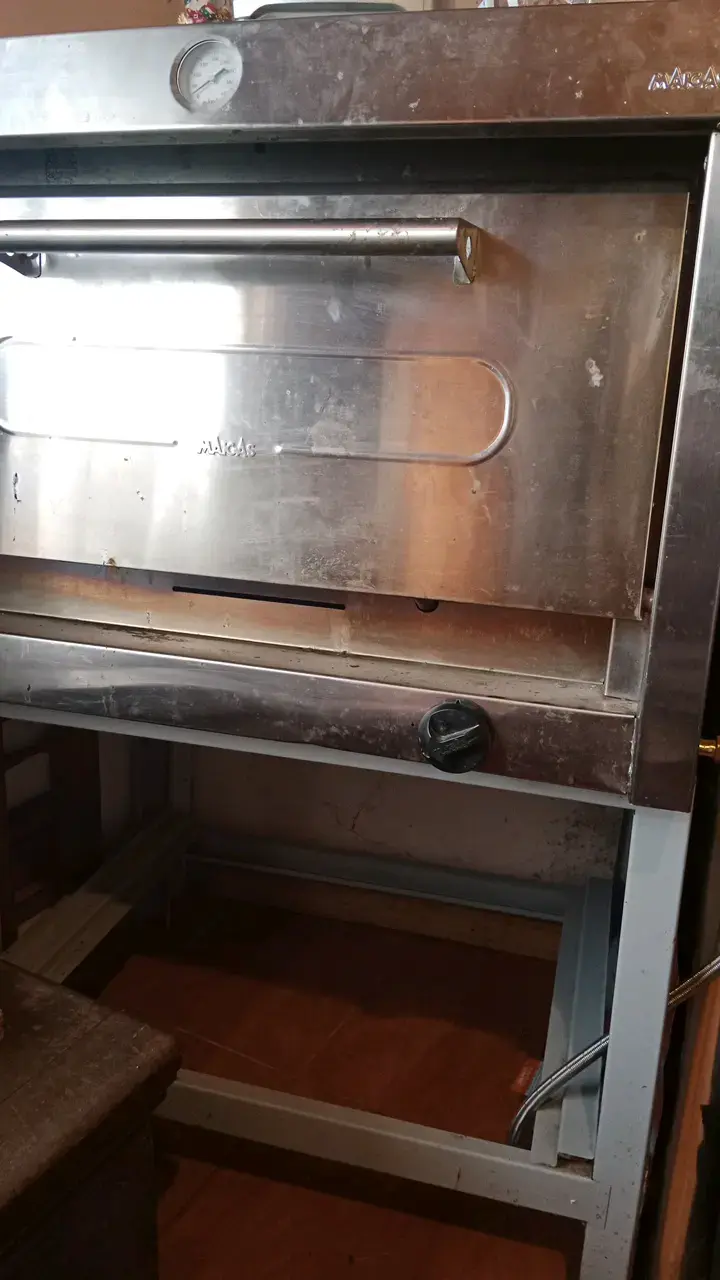 Horno industrial a gas marca Maigas