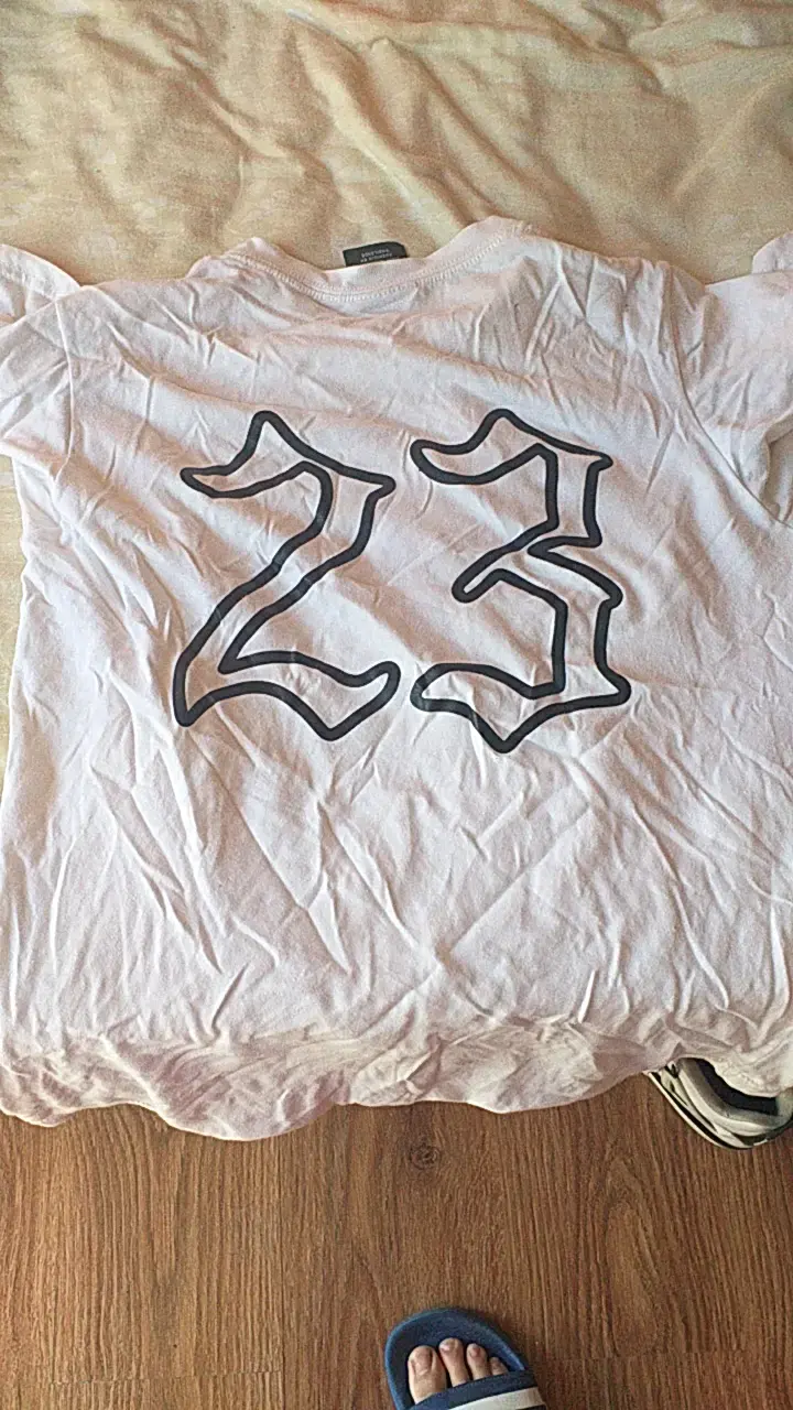 Polera Nike Jordan blanca con logo y número 23 - 2