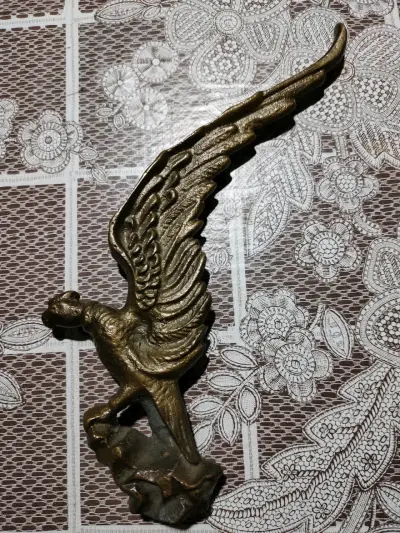 Águila muy antigua en bronce - miniatura 1