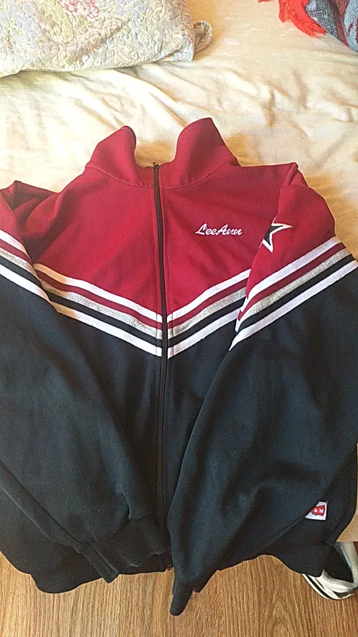 Chaqueta deportiva LeeAnn roja y negra - 1
