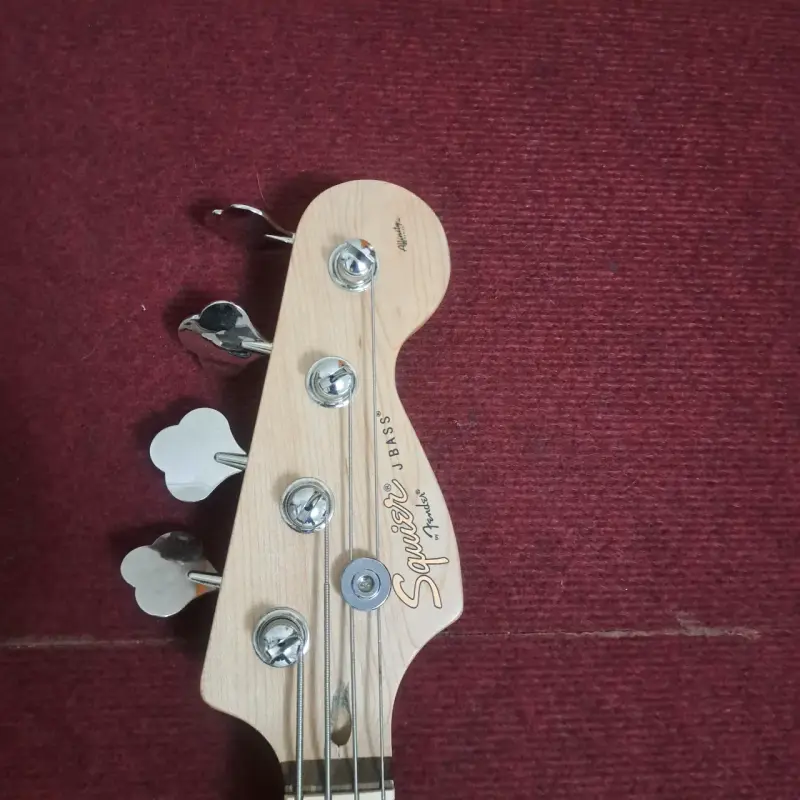 Bajo Eléctrico Squier Jazz Bass Sunburst - 1