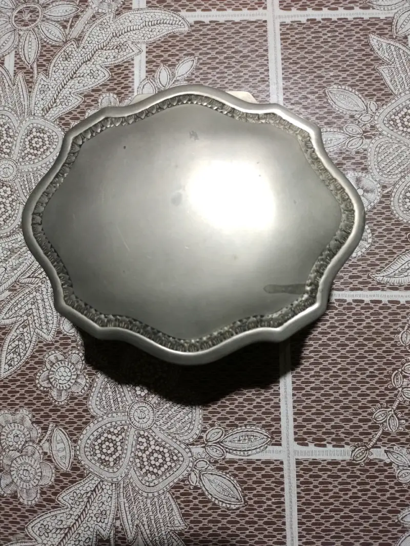 Joyero antiguo de metal con interior de terciopelo - 1