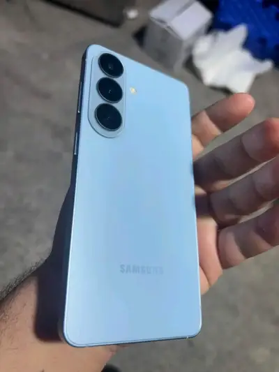 Samsung Galaxy S26 en buen estado - miniatura 2