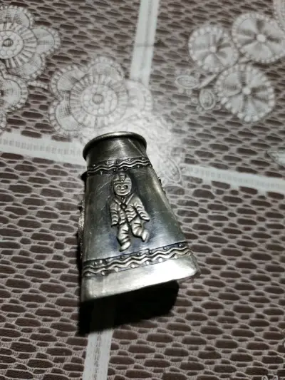 Porta incienso plateado con grabados artesanales - miniatura 3