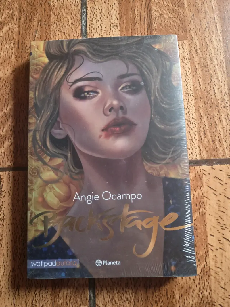 Libro 'Backstage' de Angie Ocampo