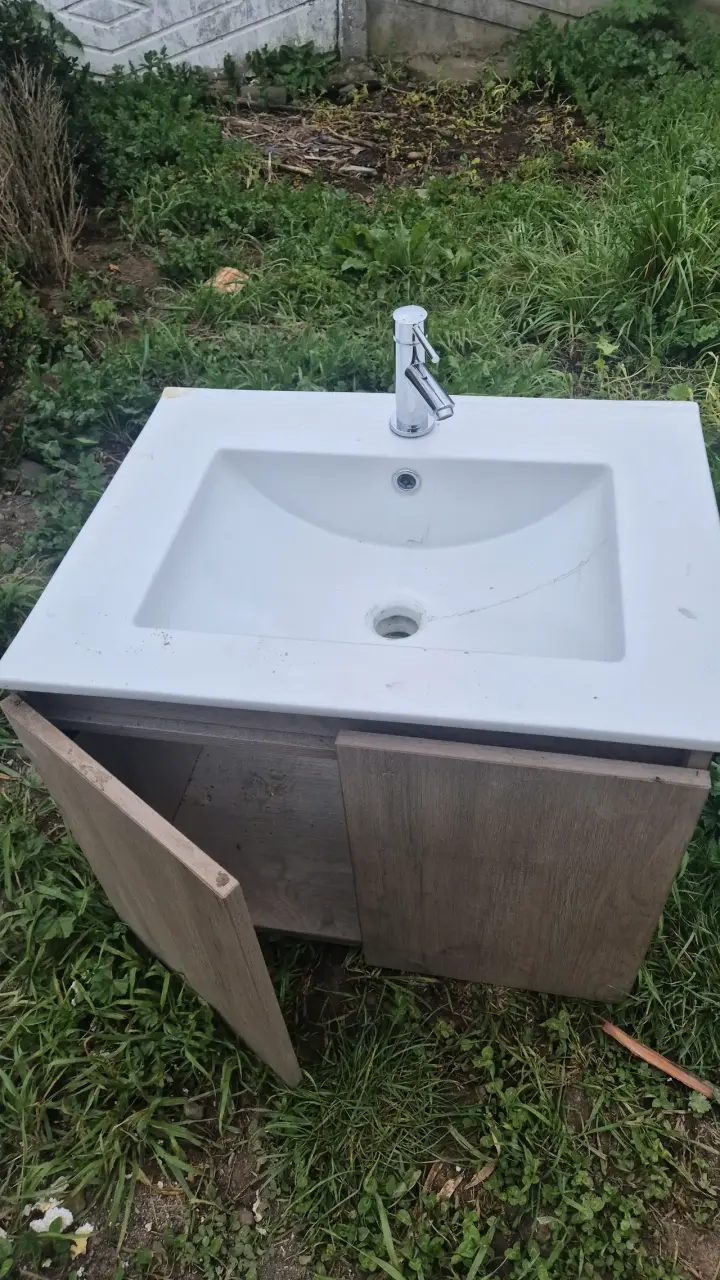 Lavamanos con mueble de madera - 2