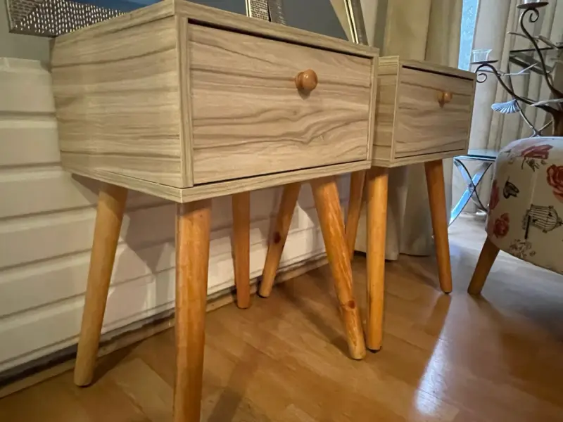 Mesas de noche de madera estilo nórdico